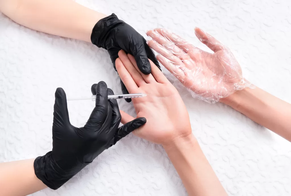 Injection-of-a-preparation-containing-botulinum-toxin-in-palm-to-hyperhidrosis-scaled Injection of a preparation containing botulinum toxin in palm to treat hyperhidrosis